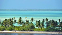Melansir dari National Geographic, negara pertama yang merayakan tahun baru adalah Kiribati. Kiribati terletak di Kepulauan Samudra Pasifik. Kiribati terbentuk dari 33 (tiga puluh tiga) pulau. Salah satu pulau tersebut adalah Kiritimati yang terletak di hampir tepat bagian selatan Hawaii. Getty Images/EvaKaufman