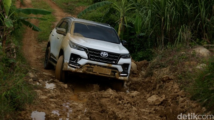 Off-road Toyota Fortuner GR Sport 2.8 4x4 Tetradrive