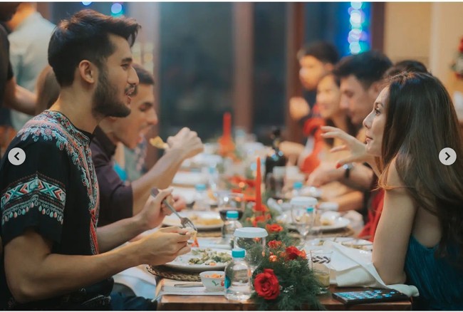 Wulan dan Sabda tampaknya memang sudah tak malu-malu lagi memamerkan kemesraan keduanya di depan keluarga. Bak sepasang kekasih yang dimabuk asmara, keduanya terlihat nempel terus. Foto: Instagram/@wulanguritno