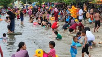Begini suasana Pantai Indah Ancol, Jakarta, di hari pertama tahun 2023.