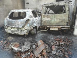 Garasi Warga Padangsambian Terbakar, 2 Mobil-4 Motor Hangus