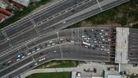 Begini suasana di Gerbang Tol Cileunyi, Kabupaten Bandung, Jawa Barat, Minggu (1/1/2023).