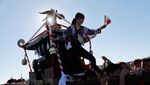 Awal Tahun, Warga Jepang Arak Mikoshi