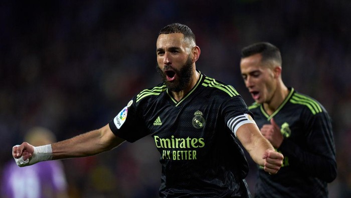 VALLADOLID, SPAIN - DECEMBER 30: Karim Benzema of Real Madrid celebrates after scoring their sides second goal during the LaLiga Santander match between Real Valladolid CF and Real Madrid CF at Estadio Municipal Jose Zorrilla on December 30, 2022 in Valladolid, Spain. (Photo by Angel Martinez/Getty Images)