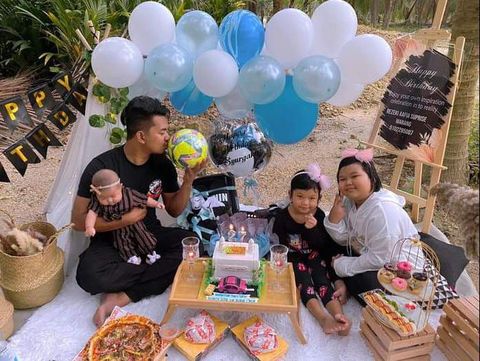 Beredar viral di media sosial, seorang istri memberikan kue yang tidak biasa untuk ulang tahun suaminya.
