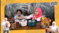 Seorang laki-laki bernama Fajar viral di media sosial lantaran video galaunya. Sambil meneteskan air mata, Fajar mengeluarkan kata-kata puitisnya. Foto: YouTube Shanty Denny
