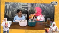 Sejak saat itu, Fajar banyak diundang di acara-acara. Shanty Denny pun mengundangnya untuk mencicipi bakso aci miliknya. Foto: YouTube Shanty Denny