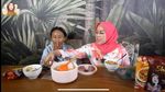 Diajak Cicip Bakso Aci oleh Shanty Denny, Aksi Fajar Sad Boy Bikin Ngakak
