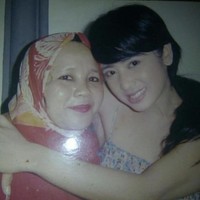 Penampilan Dewi Perssik sebelum terkenal seperti saat ini tampak sangat natural dengan pulasan wajah seadanya. Jika diperhatikan wajahnya sendiri tampak tak jauh berbeda dengan saat ini. Foto: Instagram/@dewiperssikreal.new