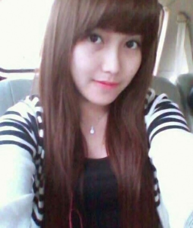 Nama Ayu Ting Ting pastinya sudah asing lagi didengar dan dilihat di layar kaca. Begini penampilan Ayu di masa awal kariernya, masih terlihat polos dan imut. Foto: Instagram/ayutingting92