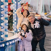 Bisa berlibur dan menghabiskan waktu bersama, ekspresi bahagia jelas terpancar di wajah Gading, Gisel, dan Gempi. Ketiganya tampak begitu menikmati waktu berliburnya di London. Foto: Instagram/@gadiiing