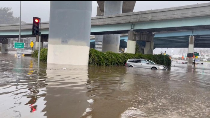 Vehicles make their way through flooded roads after heavy rains, in San Francisco, California, U.S., December 31, 2022, in this screen grab obtained from social media video. Elizabeth Dzeng/via REUTERS  THIS IMAGE HAS BEEN SUPPLIED BY A THIRD PARTY. MANDATORY CREDIT. NO RESALES. NO ARCHIVES.