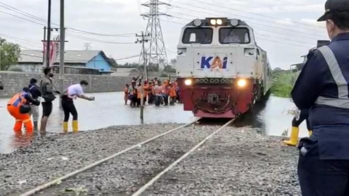 Ilustrasi Stasiun Semarang Tawang Banjir