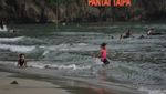 Indahnya Matahari Terbit Pertama Tahun 2023 di Pantai Taipa