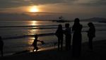 Indahnya Matahari Terbit Pertama Tahun 2023 di Pantai Taipa