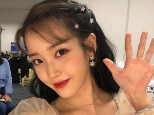 IU dan Jungkook BTS Masuk Daftar 200 Penyanyi Terbaik Sepanjang Masa