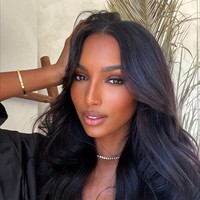 10. Jasmine Tookes, Amerika SerikatJasmine Tookes adalah model asal AS yang pernah menjadi Victorias Secret Angel. Wanita 33 tahun itu sering jadi perhatian ketika membagikan berbagai foto liburan eksotisnya. Foto: Instagram @jastookes