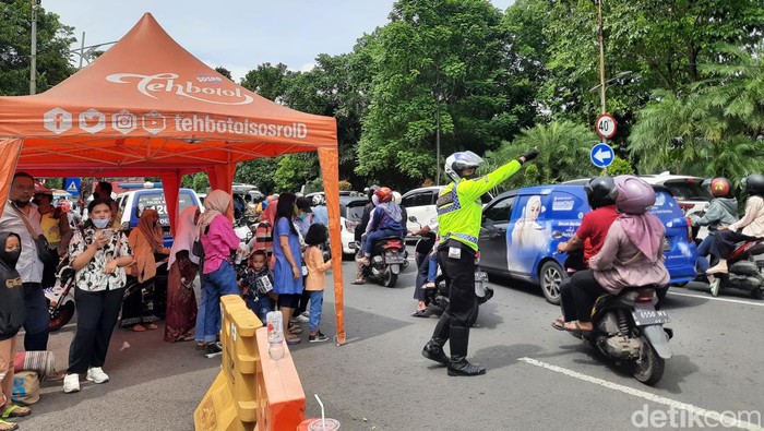 KBS Dibanjiri Pengunjung Awal 2023, Lalin Macet Mulai Wonokromo-Diponegoro