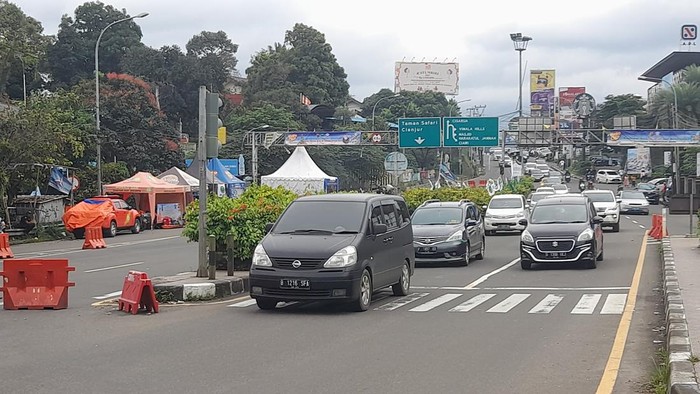 Kondisi lalu lintas di kawasan Puncak Bogor hari ini (Sol/detikcom)