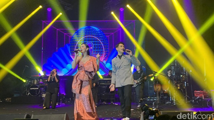 Konser Afgan dan Lyodra di Trans Convention Centre (TCC) The Trans Luxury Hotel, Kota Bandung, Sabtu (31/12/2022).
