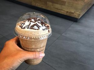 Creamy Segar Kopi Frappe, Apa Bedanya dengan Frappuccino?