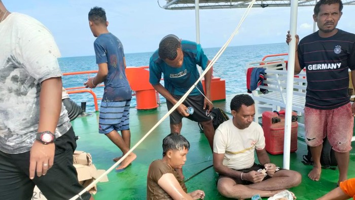 Korban kapal tenggelam di Perairan Seget Sorong, Papua Barat Daya.