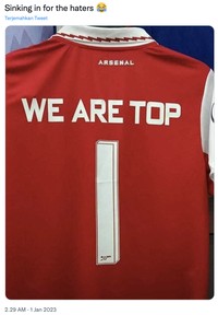 Meme Arsenal di puncak klasemen Liga Inggris.