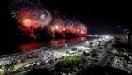 Memukau, Begini Pesta Kembang Api di Pantai Copacabana Brasil