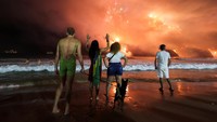 Warga menyaksikan pesta kembang api di Pantai Copacabana.