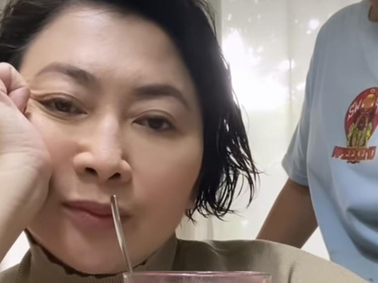 Momen Seru Indy Barends Saat Minum Jus hingga Jajan Bakso