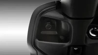 Yamaha Neo dibekali sejumlah fitur unggulan, seperti opsi pemasangan baterai tambahan di ruang bagasinya, charger di konsol boks depan. Foto: Dok. Yamaha Vietnam