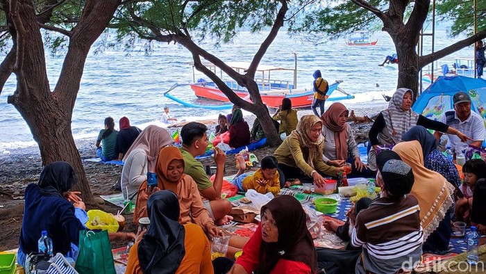 pantai grand watu dodol
