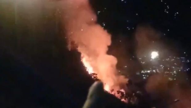 Patung Yesus Memberkati Buntu Burake di Tana Toraja nyaris terbakar akibat petasan pengunjung.