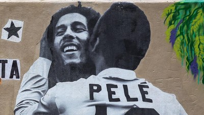 Poster Seni Pele Peluk Tokoh-tokoh Populer Dunia