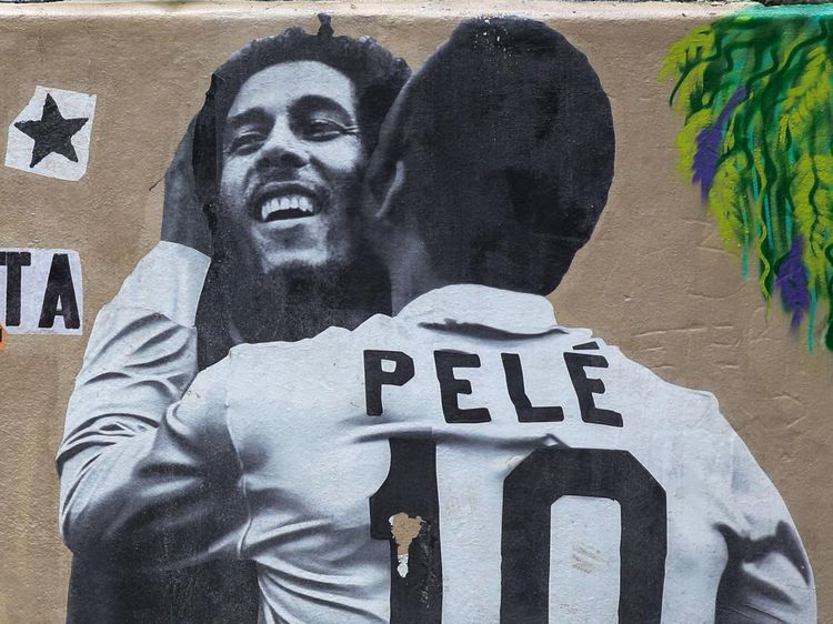 Poster Seni Pele Peluk Tokoh-tokoh Populer Dunia