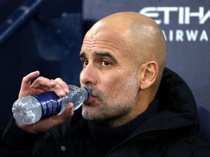 Sindir Momen Terpeleset Steven Gerrard, Guardiola Minta Maaf
