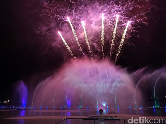 Pertunjukan Water Fountain di Ponorogo