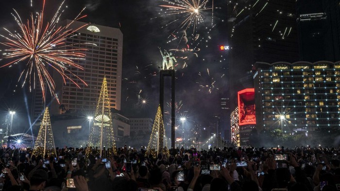 Pesta Kembang Api di Indonesia Pesta Kembang Api di Indonesia