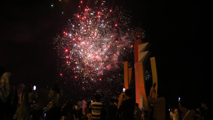 Pesta Kembang Api di Indonesia Pesta Kembang Api di Indonesia