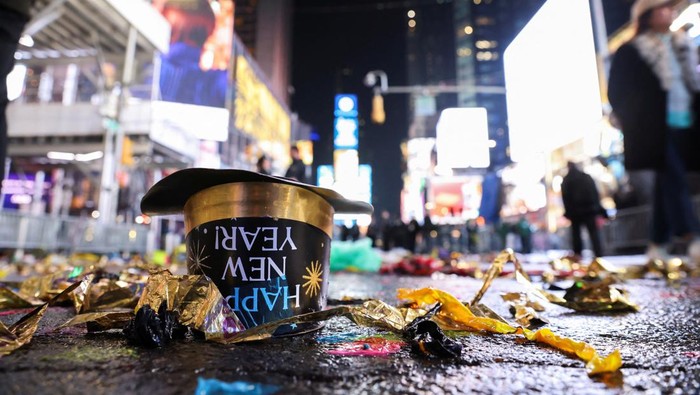 A worker cleans the street after the first public New Year's event since the coronavirus disease (COVID-19) pandemic, at Times Square, in the Manhattan borough of New York City, New York, U.S., January 1, 2023. REUTERS/Andrew Kelly