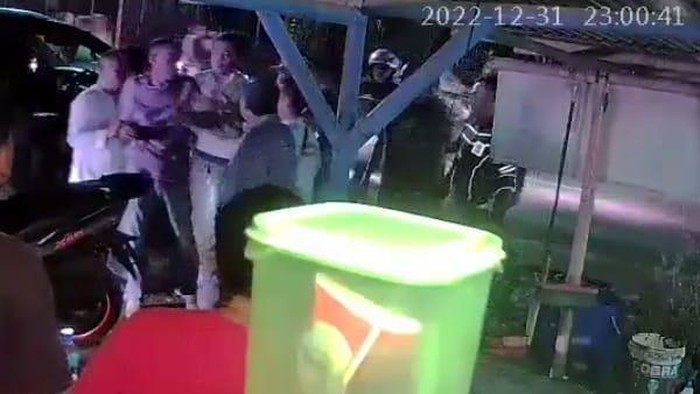 Potongan CCTV keributan di tempat hiburan malam di Pangandaran.