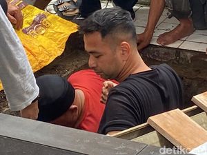 Nenek Raffi Ahmad Dimakamkan di Bandung