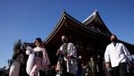 Ribuan Orang Kunjungi Kuil Senso-ji Tokyo, Ada Apa?