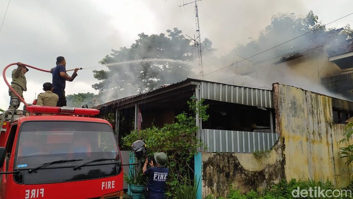 rumah warga di ponorogo ludes terbakar