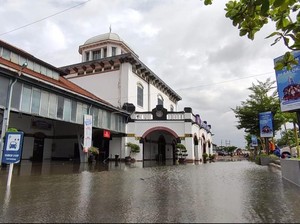 Semarang Banjir, 10 Perjalanan KA Ubah Rute-4 Dibatalkan