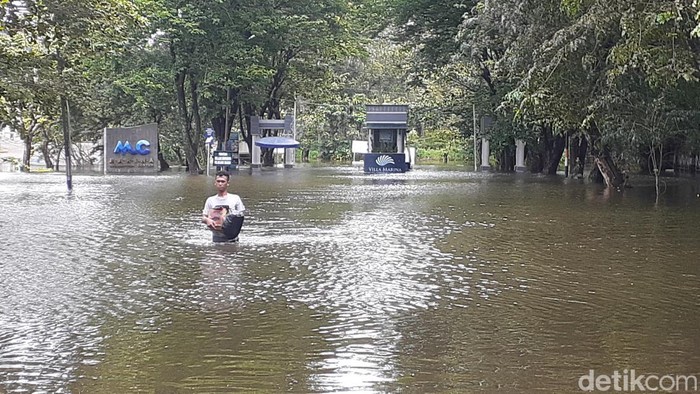 Situasi di Pantai Marina, Semarang Barat, Minggu (1/1/2022).
