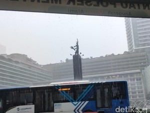 Hari Pertama Tahun 2023, Jakarta Diguyur Hujan Deras