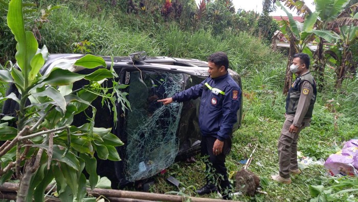 Tak Kuat Menanjak, Mobil Wisatawan Terjun ke Jurang di Bogor (Istimewa)