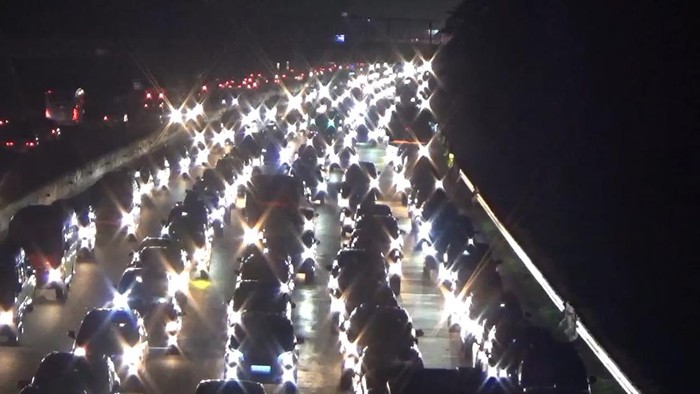 Tol Cikampek Padat, Contraflow Arah Jakarta Diberlakukan!