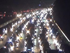 Tol Cikampek Padat, Contra Flow Diberlakukan